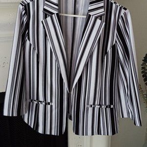 Black/White Stripped 3/4 Sleeve Blazer